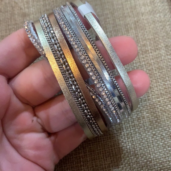 Two layered bracelets. Leopard print and silver - Picture 7 of 9